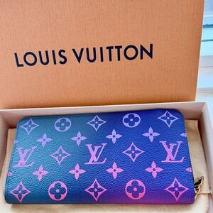 AUTH NEW Louis Vuitton Midnight Fuchsia Zippy long wallet Spring in The City